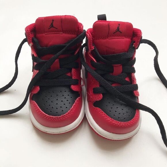 Nike Air Jordan mid sneakers EUC size 4 toddler - Picture 4 of 9